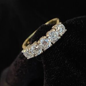Genuine diamond wedding ring, 5 eighty-eight facet cut diamonds 18KT gold 1.61ct